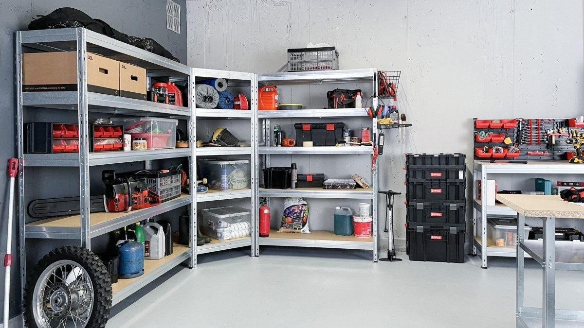 Espacio de trabajo organizado con el método 5S y estanterías metálicas de Master Rax