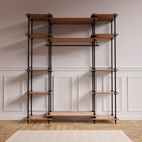 Metallkleiderschrank DecoSeries mit zwei StandardS Regalen in modernem Raum