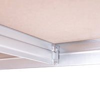 Verzinktes Metallregal Detail mit Nieten und stabiler Konstruktion