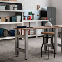 Verzinkte Werkbank ProSeries in Werkstatt mit Metallregalen