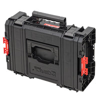 Ruka drží Qbrick System Pro Techniker kufr 2.0 pro snadný přenos