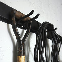 Wandstützschiene mit Befestigungslöchern für Metallregale